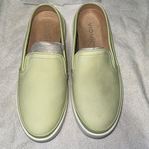 Vionic Effortless Womens Size 5 Pale Lime Green Slip On Sneakers